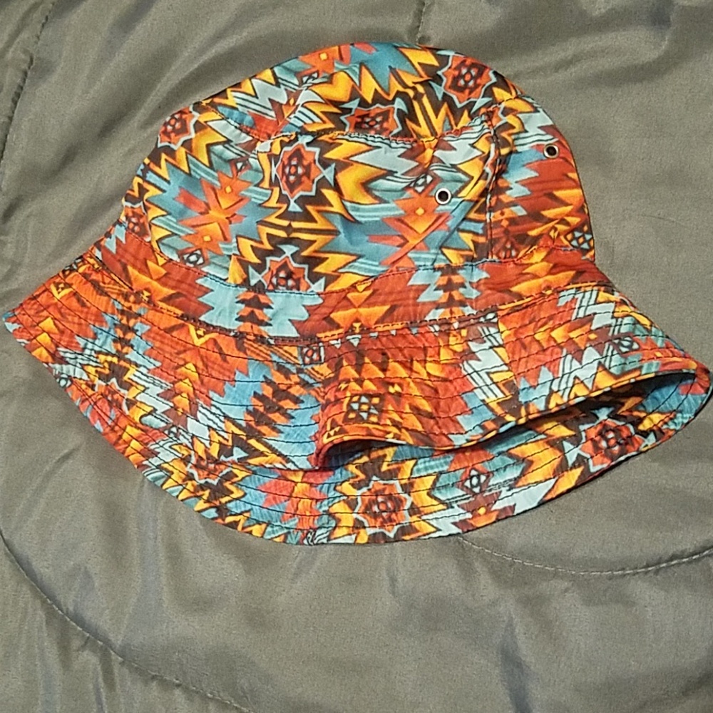 Multicolored bucket hat